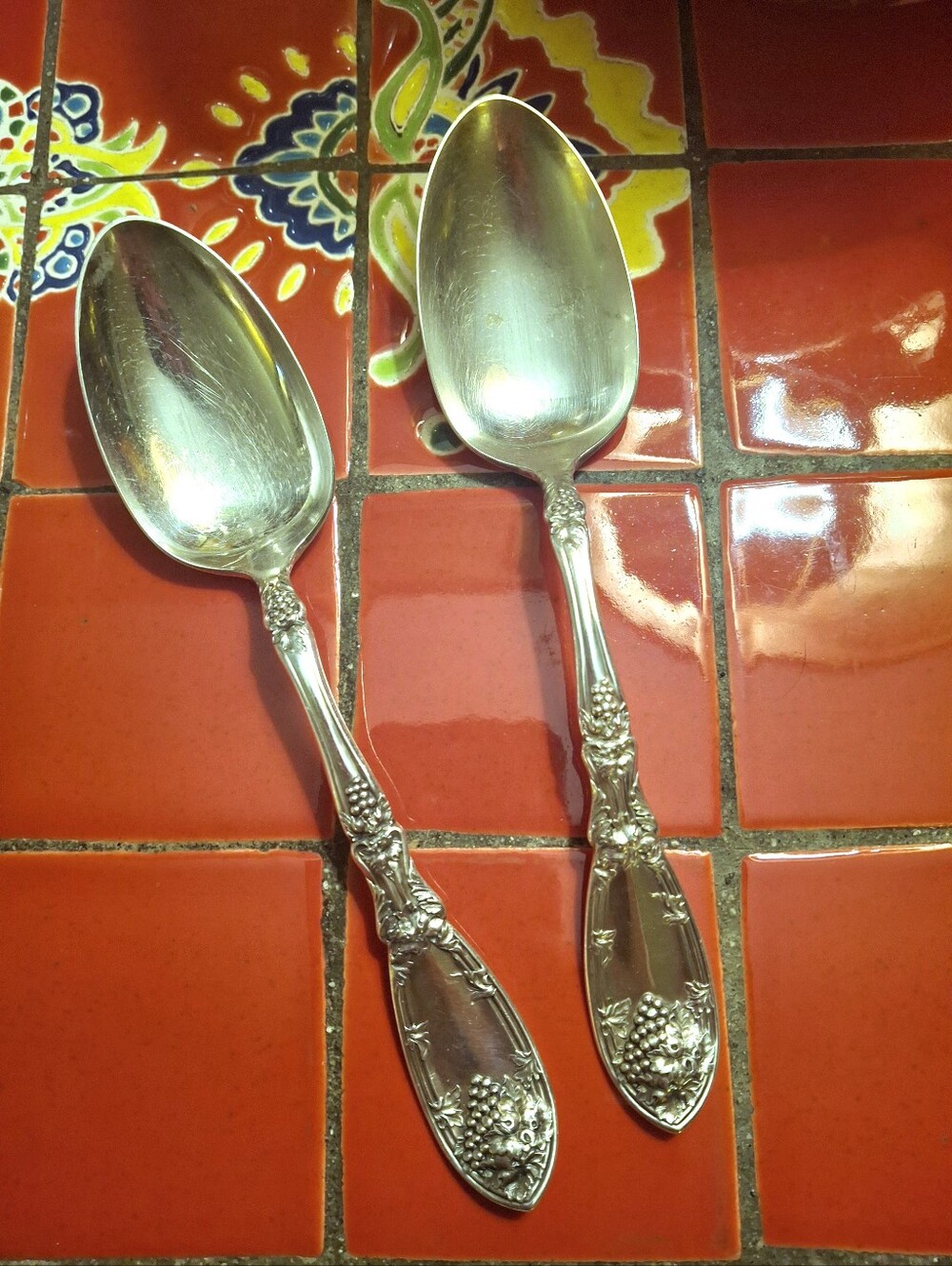 Rogers 1881 "LA VIGNE" Grape 2 SERVING TABLESPOONS VINTAGE 1908